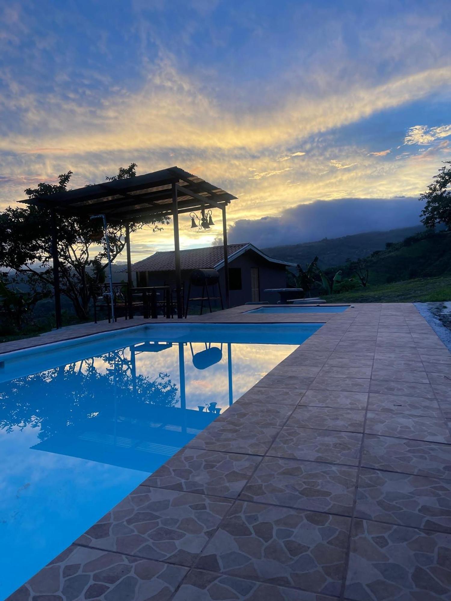 Villa La Flor de Loto Cartago Exterior foto